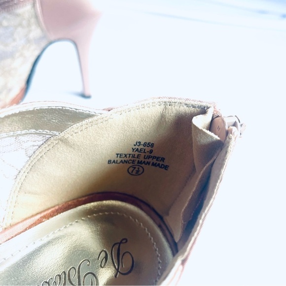 Women's Lace Bridal High Heel Platform Peep Toe Shootie- Never worn - Size 7.5 - Picture 3 of 9